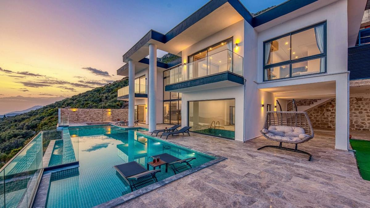 Rate Cut Could Spark A Surge In Luxury Real Estate