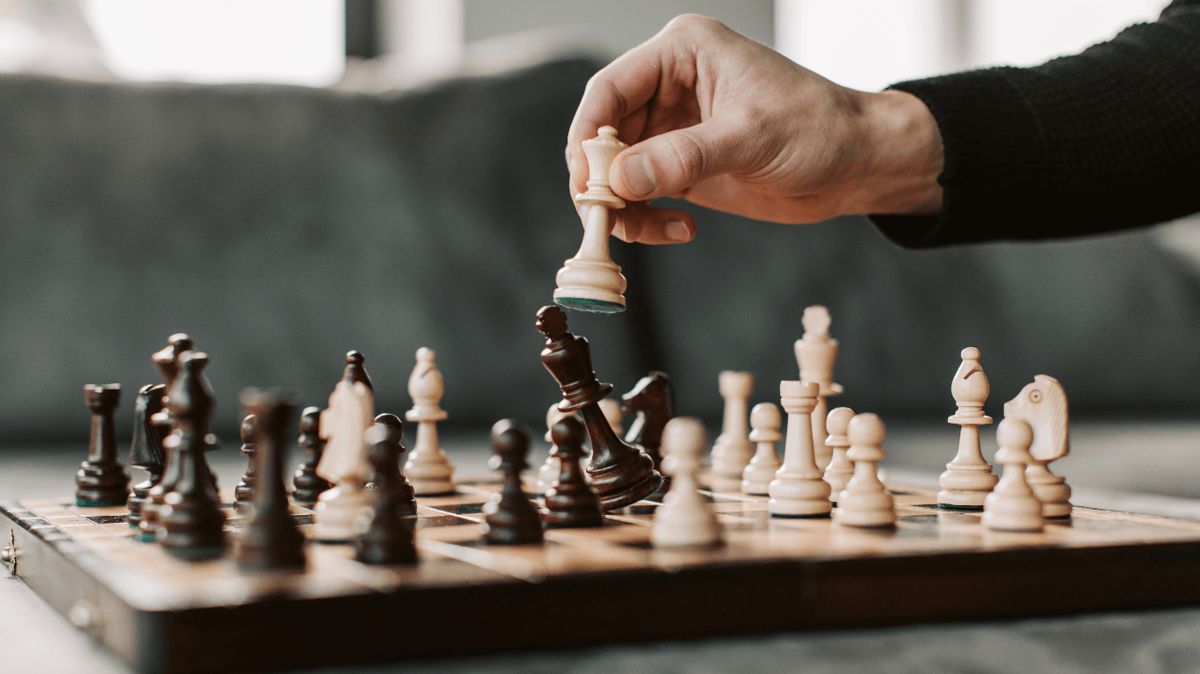 Managing Forex Risk: Strategies for Diversification and Derivatives