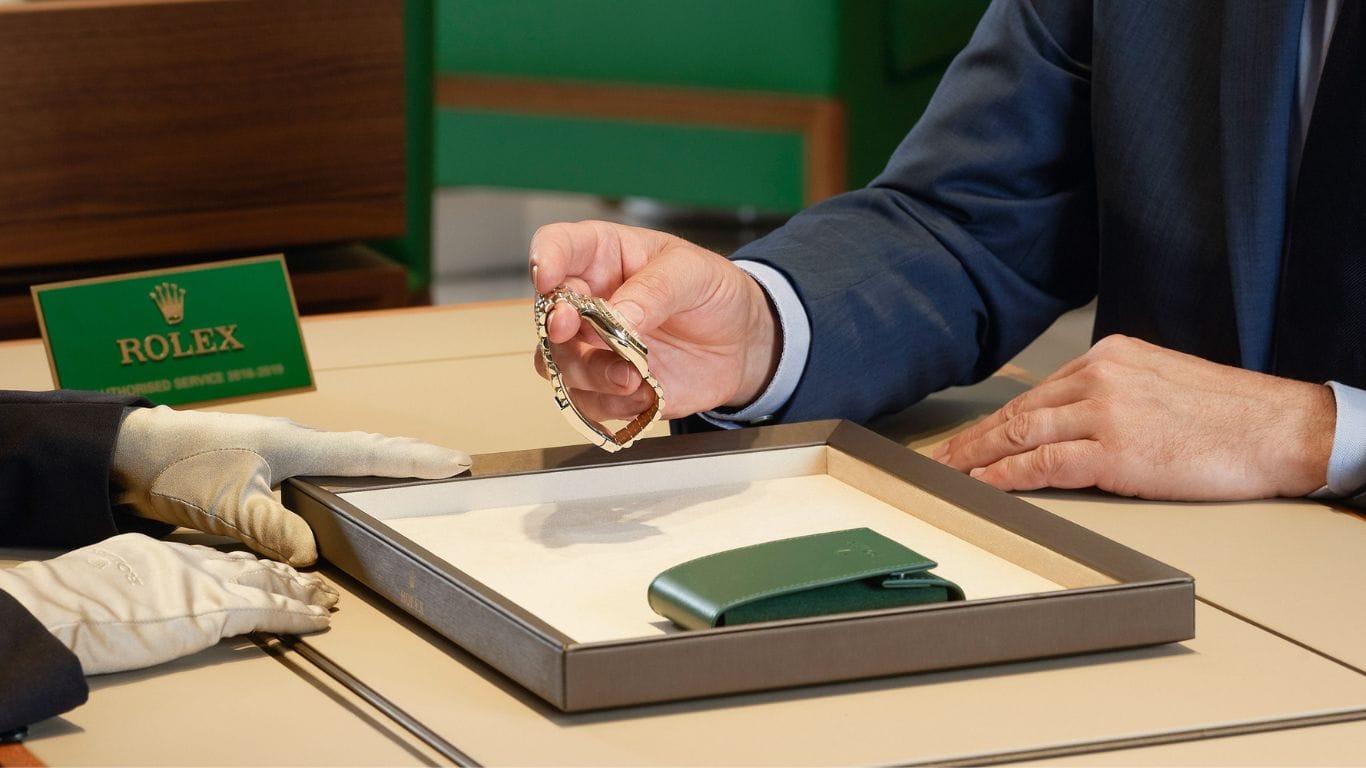 Is An Investment Advisor Important In Luxury Watches