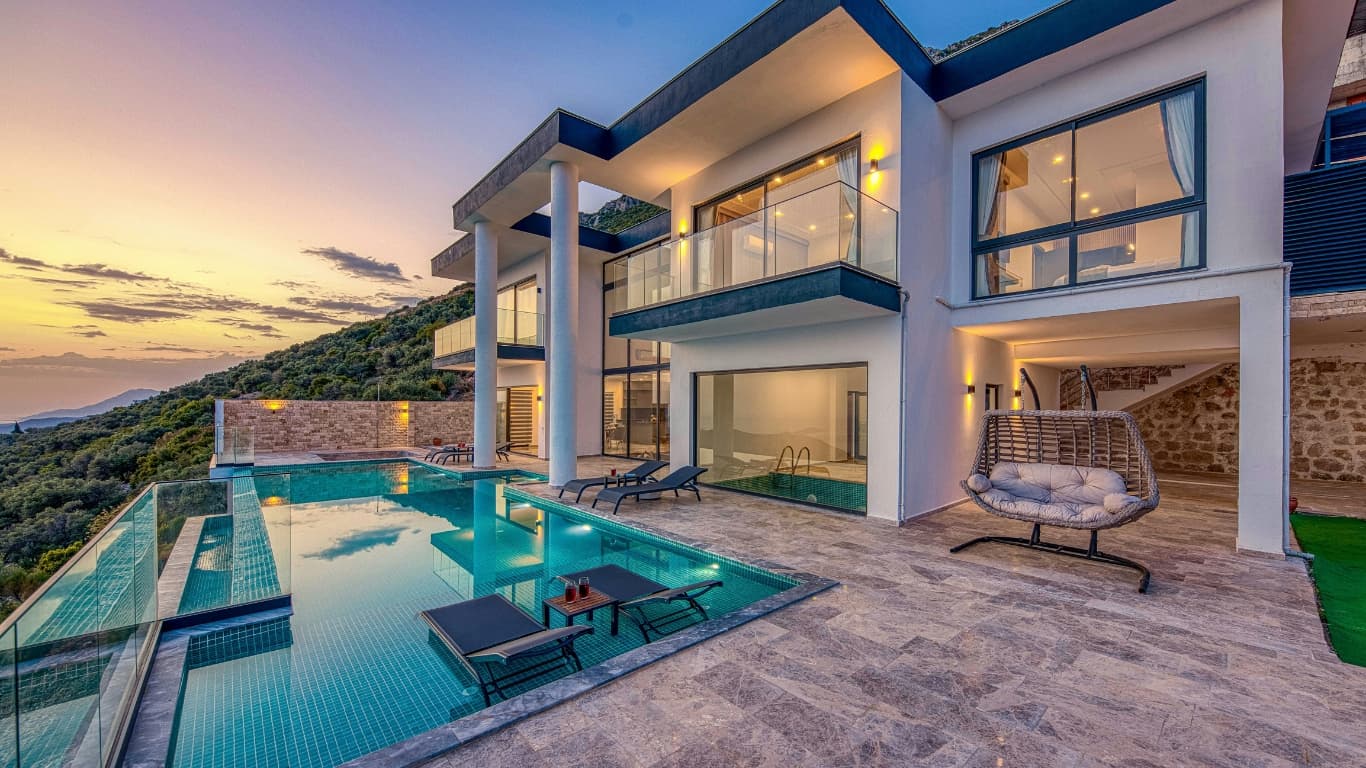 Rate Cut Could Spark A Surge In Luxury Real Estate
