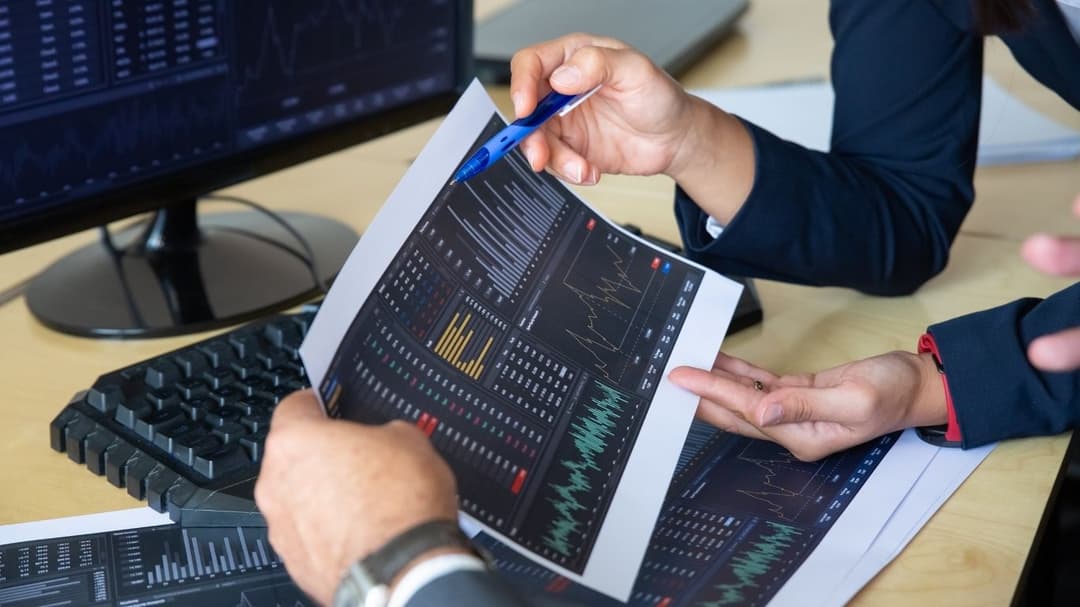 analyze bank stocks