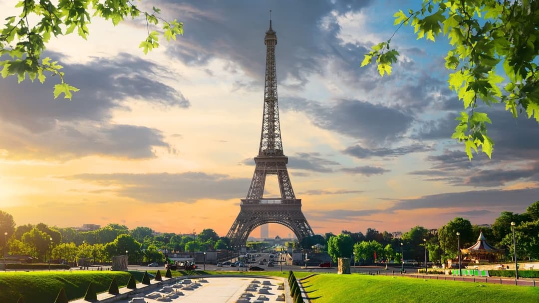 eiffel tower in paris