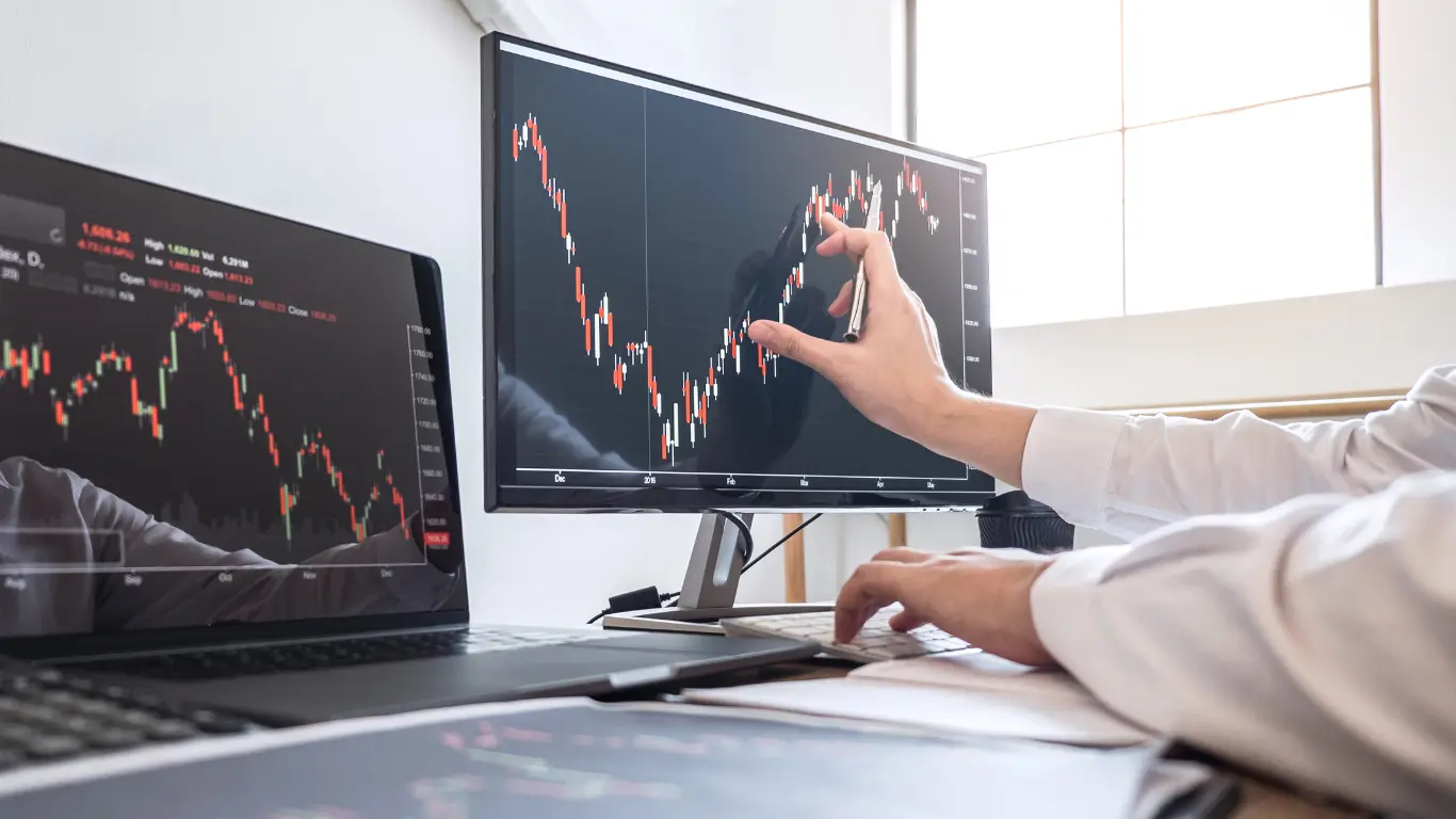 Different Strategies for Hedging in the Stock Market