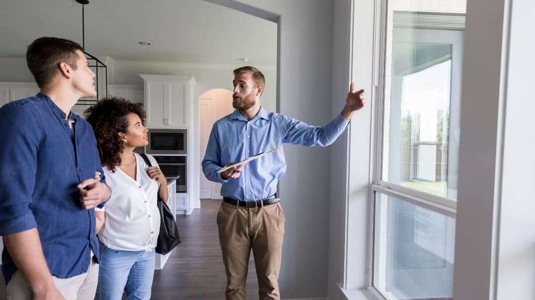 Differences Between Real Estate Agencies & Developers