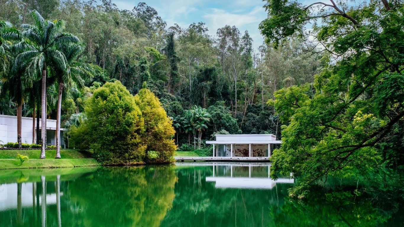 Sustainable Luxury Properties (Trends & Analysis) | The Luxury Playbook - Sustainable Luxury Space Features