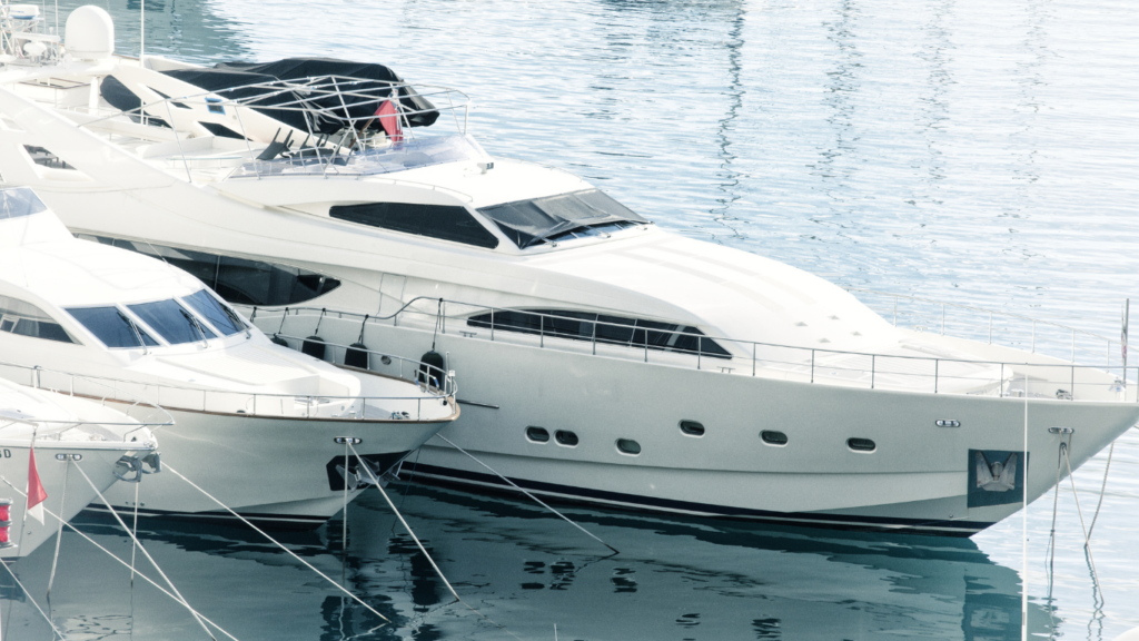 how much does it cost to maintain a yacht