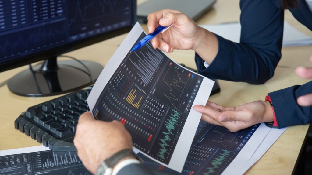 Staking vs Liquid Staking