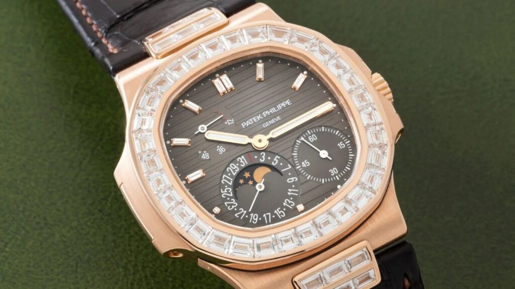 Features of Patek Philippe Nautilus