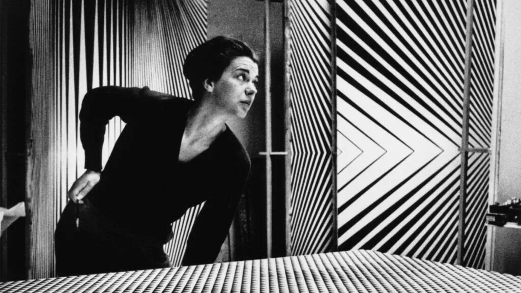 Riley, surrounded by her works, in 1963 © Getty Images